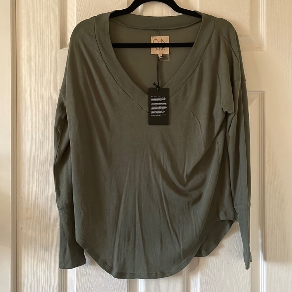 Chaser thin knit green v neck long sleeve tee
